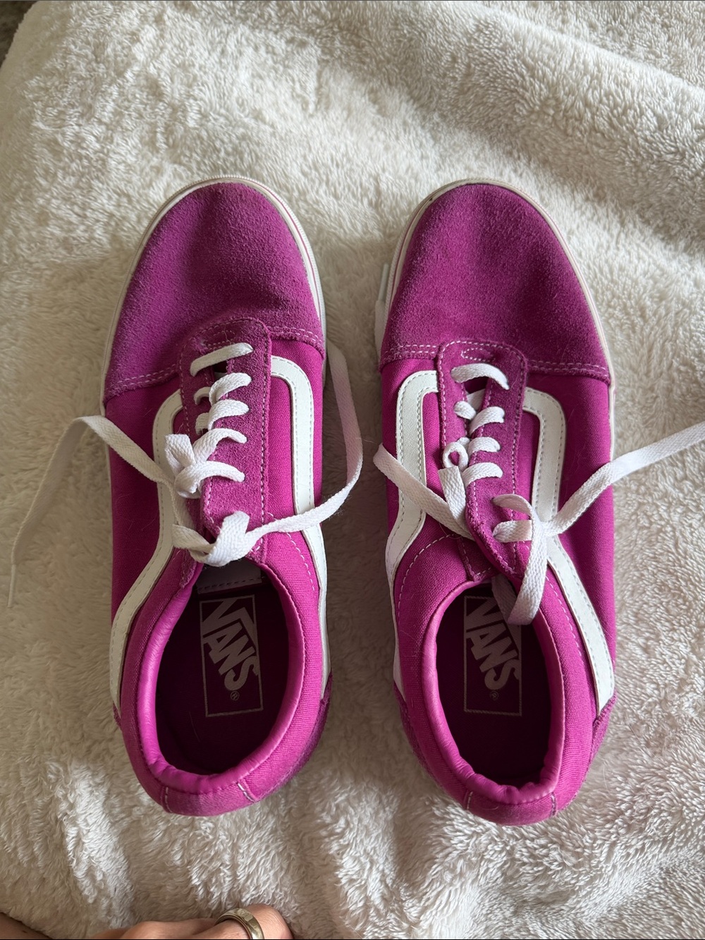 Vans Low Top Sneakers in Fuchsia with White Stripe